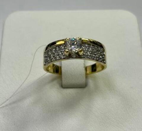 Кольцо из золота с фианитами