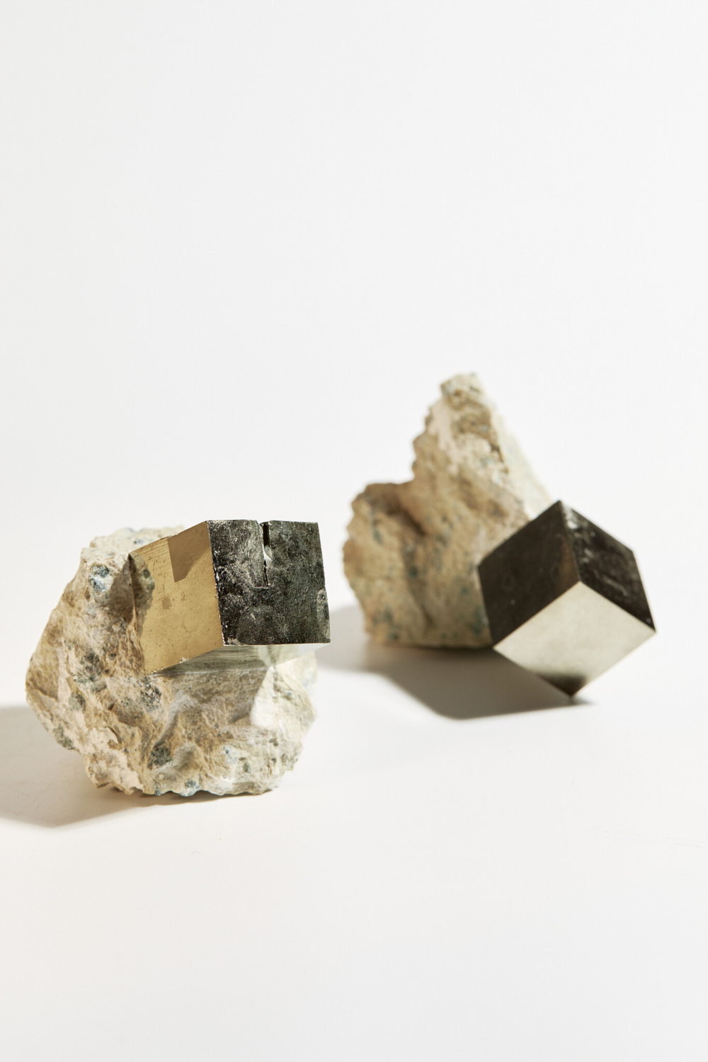 Пирит на породе M