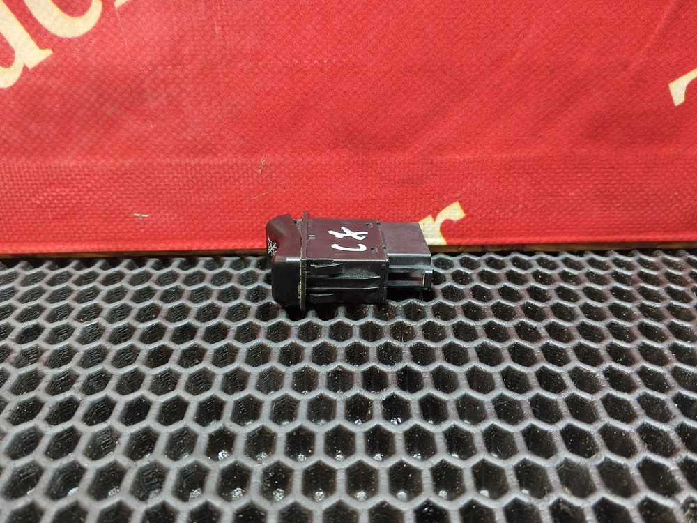 Кнопка системы ASR/ESC