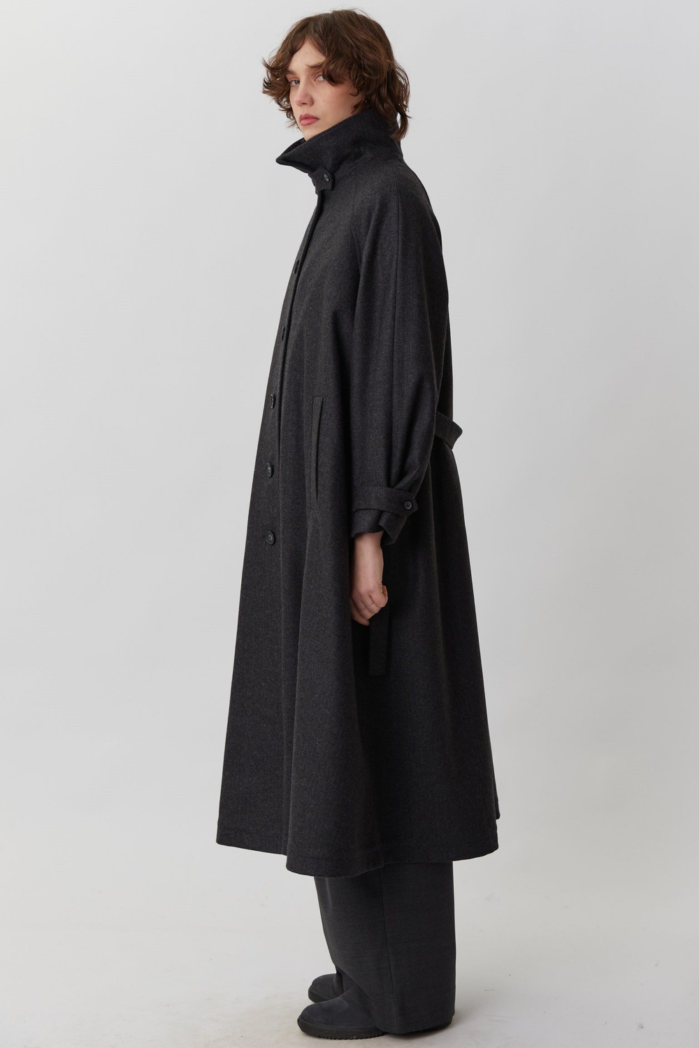 Объемное пальто в серую елочку