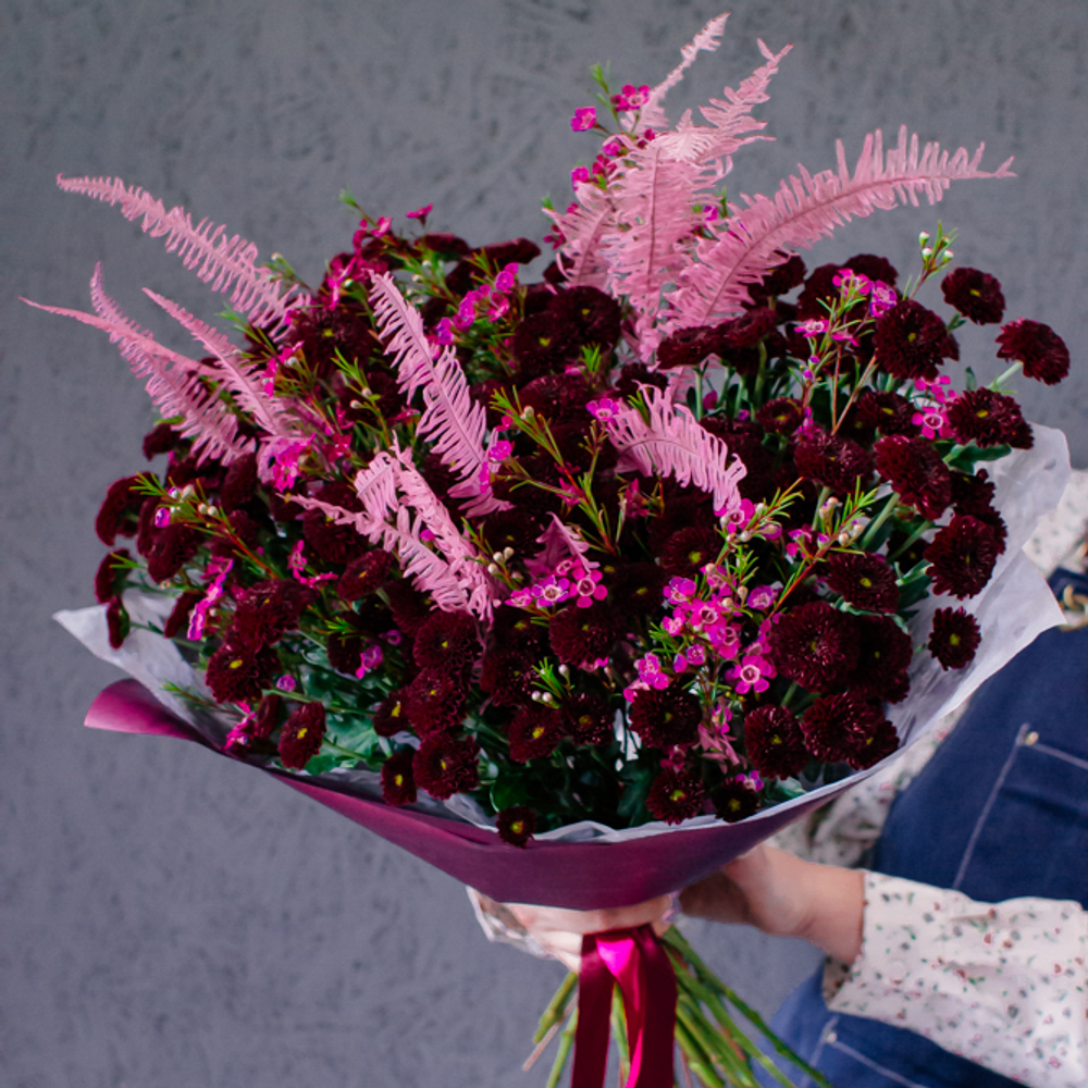 53. Букет с хризатемами сантини в бордовых оттенках