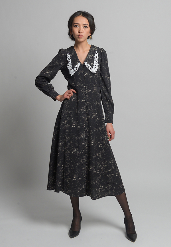 Платье приталенное длиной миди с воротником кроше