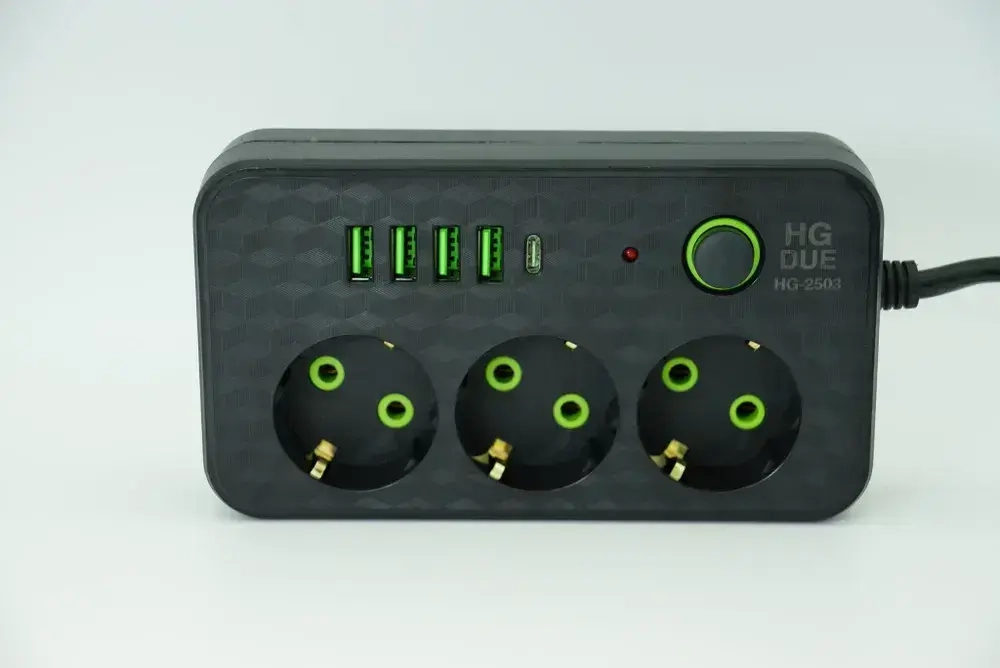 Удлинитель сетевой. Сетевой фильтр Пило. 3 розетки. 4 входа для USB. 1 USB Type-C Тройник Разветвитель. USB Розетка. быстрая зарядка