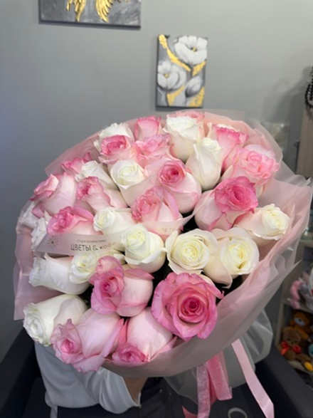Мнобукет из 33 нежных роз
