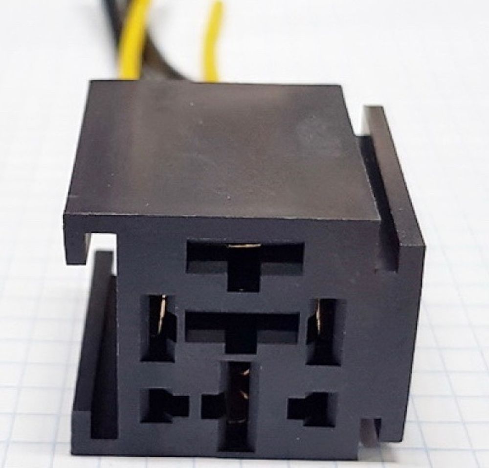 Колодка для реле 80A 4 контакта короткая