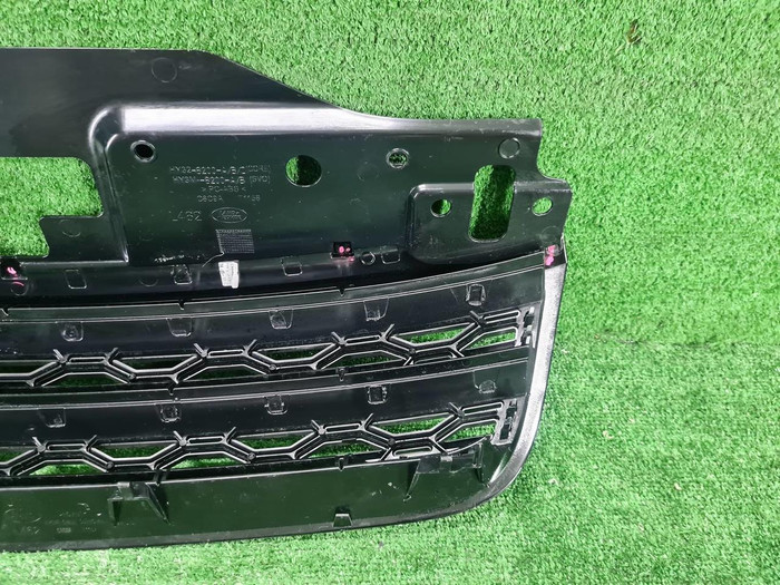 Решетка радиатора Land-Rover Discovery 5 (2016-2021)