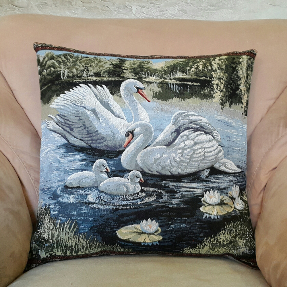 Декоративный гобеленовый чехол для интерьерной подушки Лебеди 47х47
