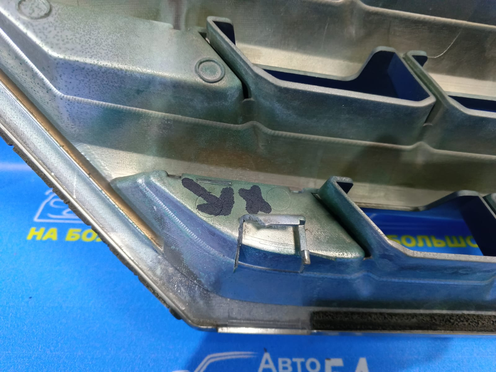 Решетка радиатора NISSAN PRESAGE 2003-2006