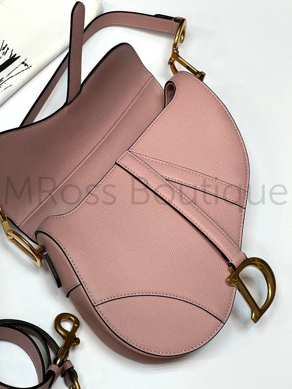 Розовая сумка седло Dior Saddle