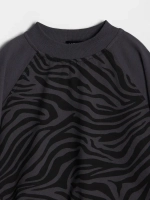 Черный костюм для девочки с юбкой в школу