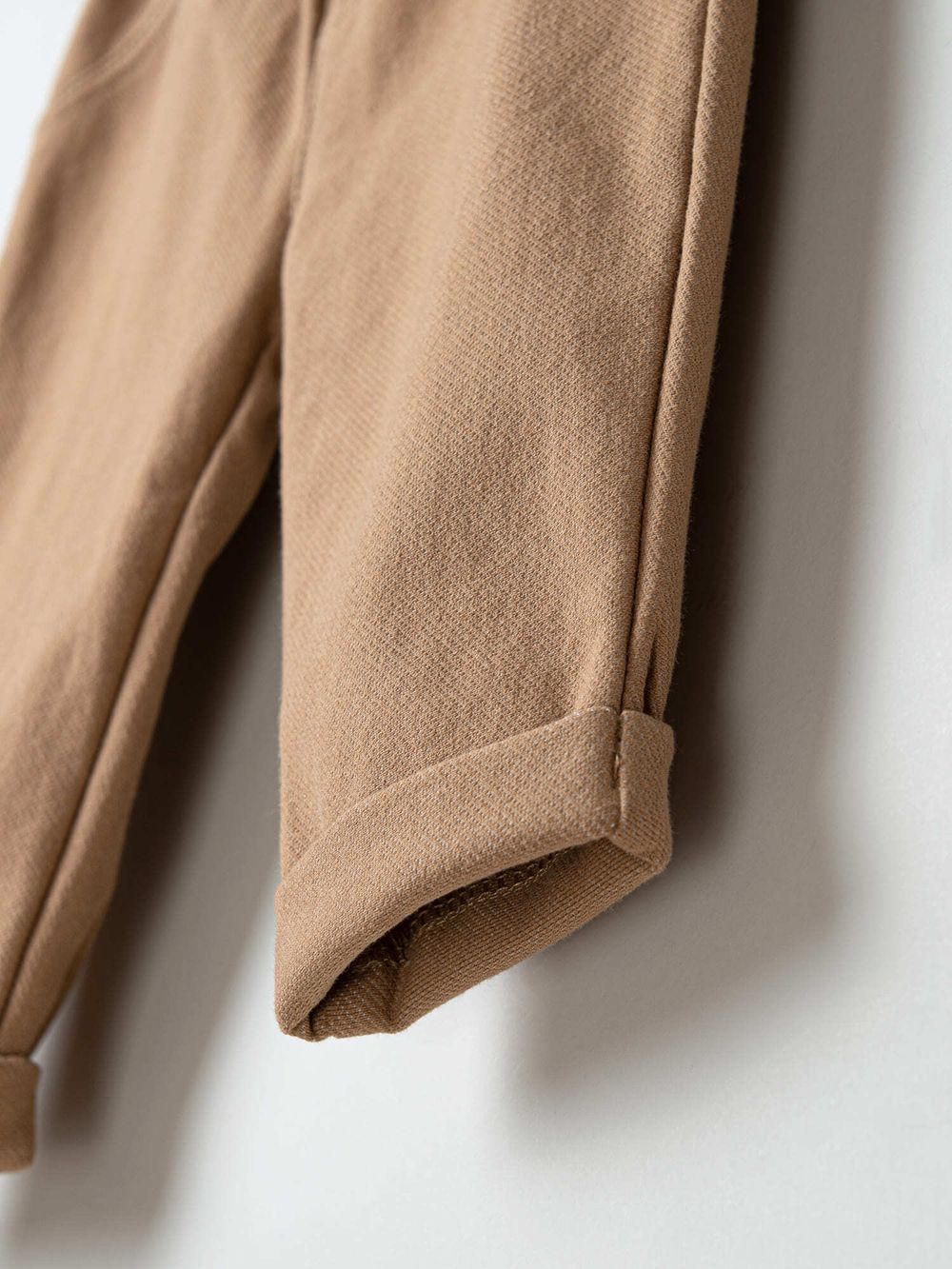 Брюки из джинскота "Миндаль" с отворотами 0+