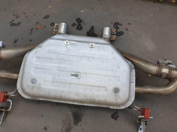 Глушитель Aston Martin DBX (2019-н.в.)