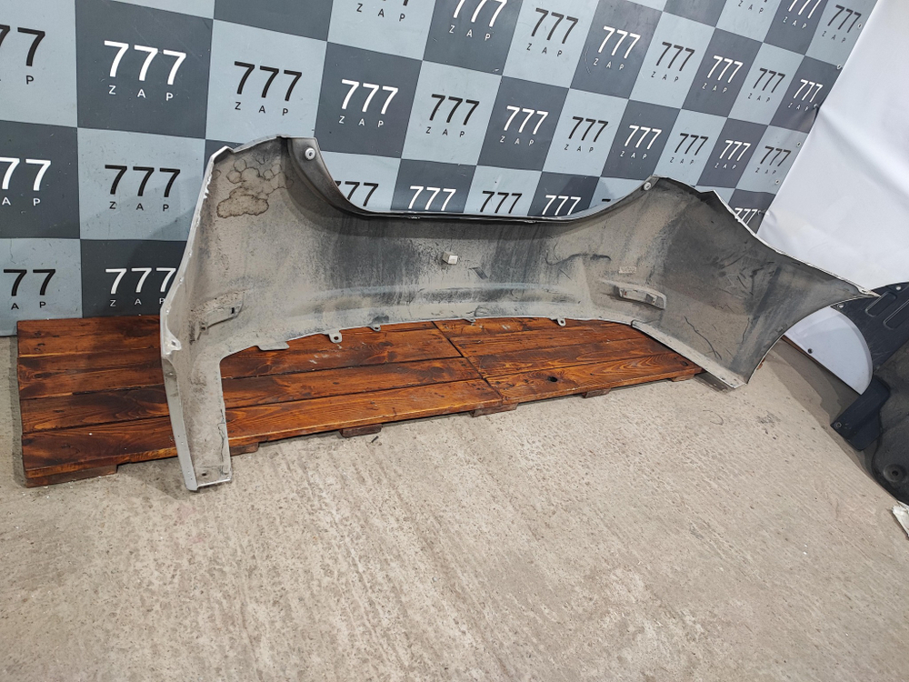 Бампер задний Toyota Corolla E180 5215902A20