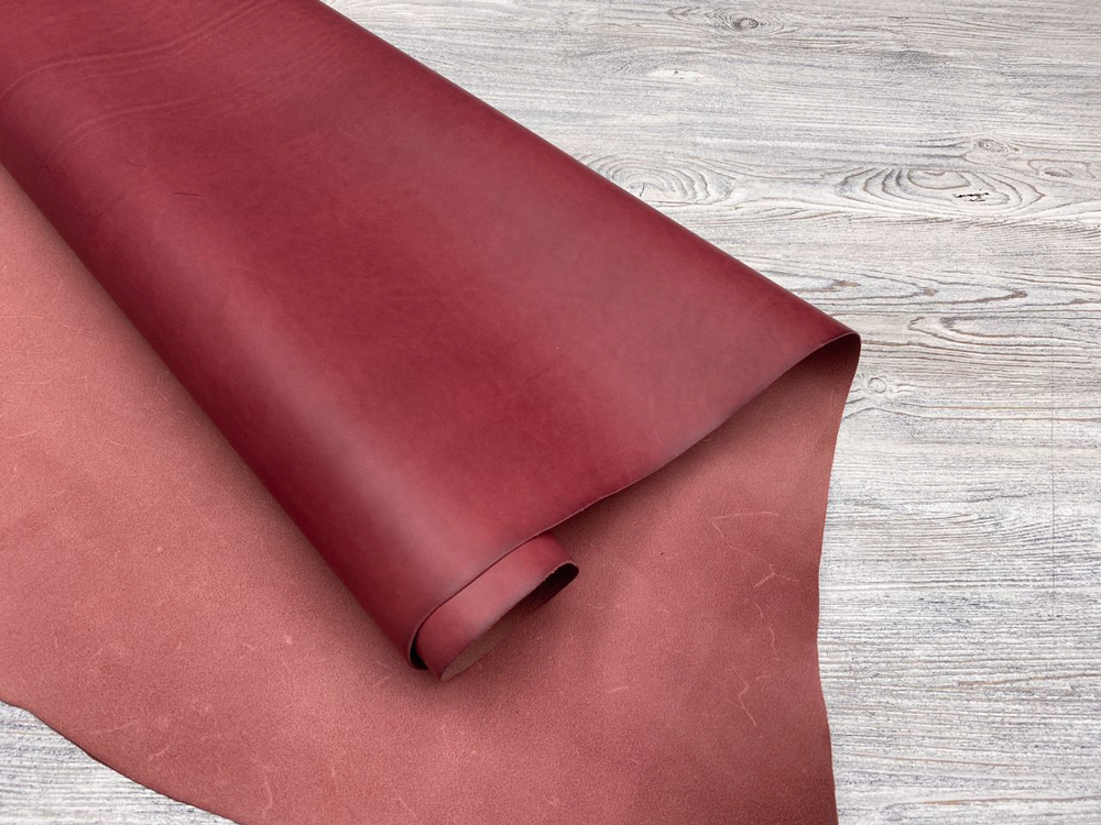 Vacchetta Bridge Carcade (0,9-1,0 мм), цв. Красный, натуральная кожа