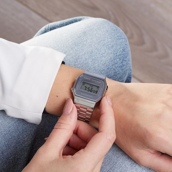 Часы CASIO A-168WEM-7E