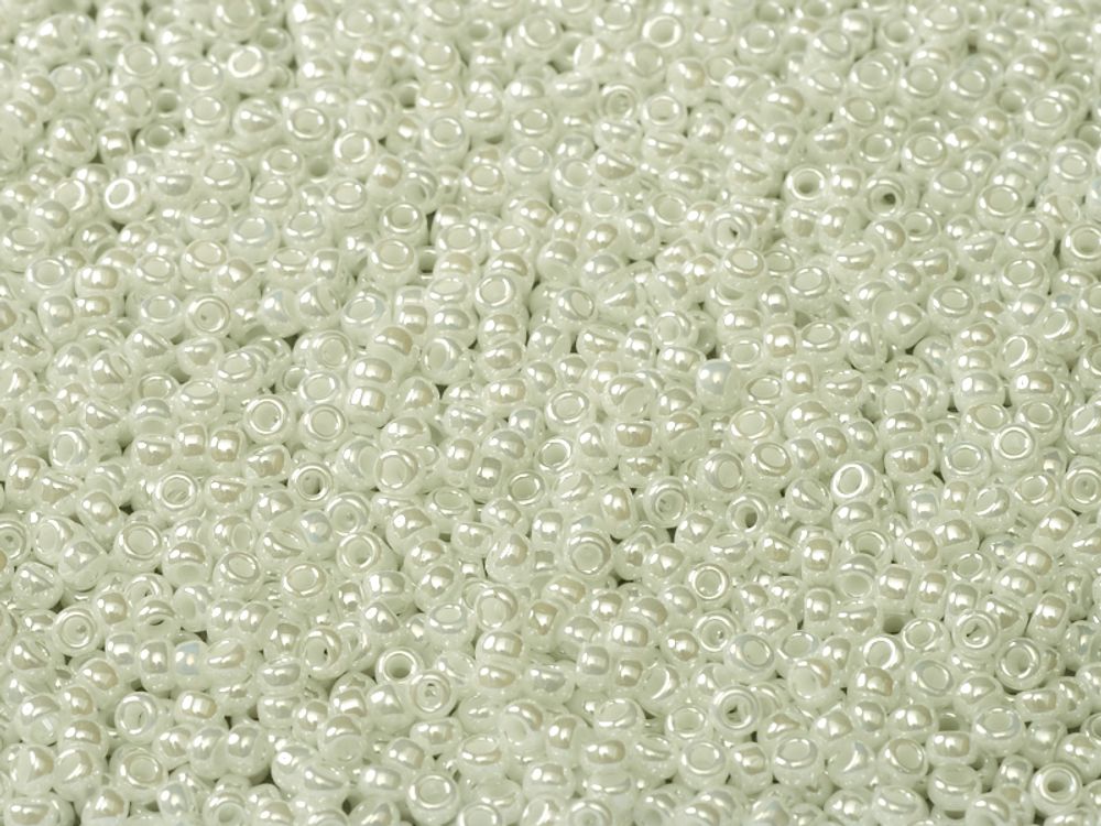 Miyuki Seed Beads 11/0 White Pearl Ceylon SB0420