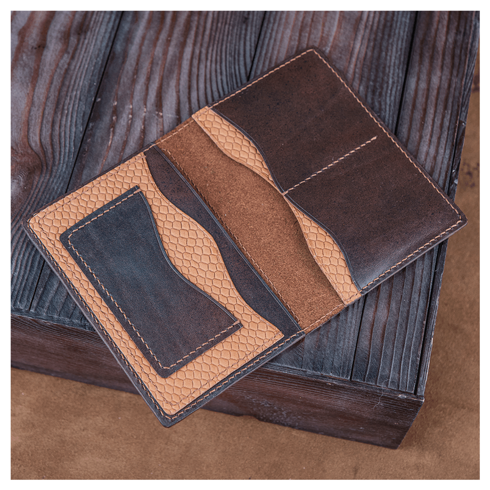 Кожаная обложка на паспорт «Сохатый»