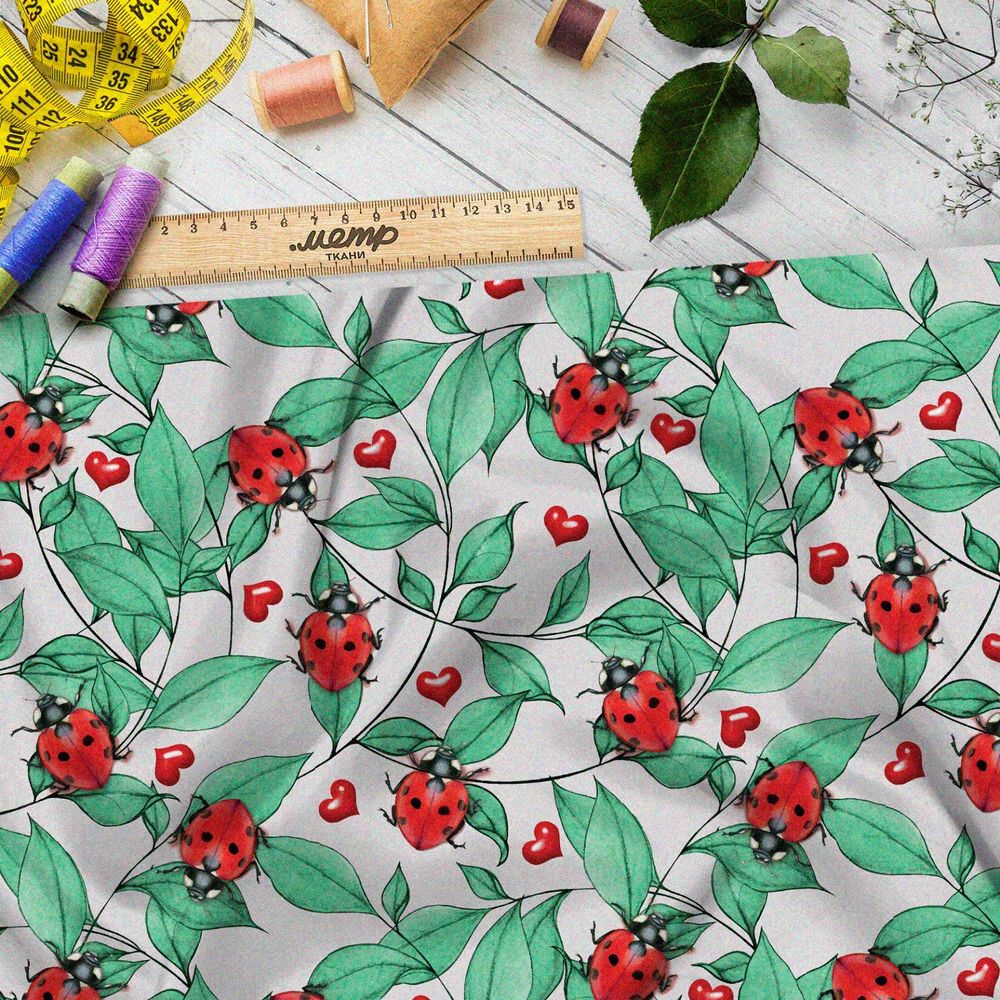 Ткань мембрана яркие божьи коровки в листве