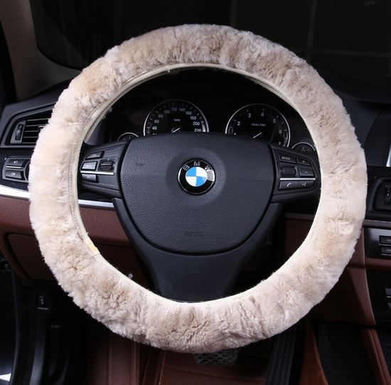 Оплетка на руль на резинке из натурального меха, (диаметр руля 37-39 см)