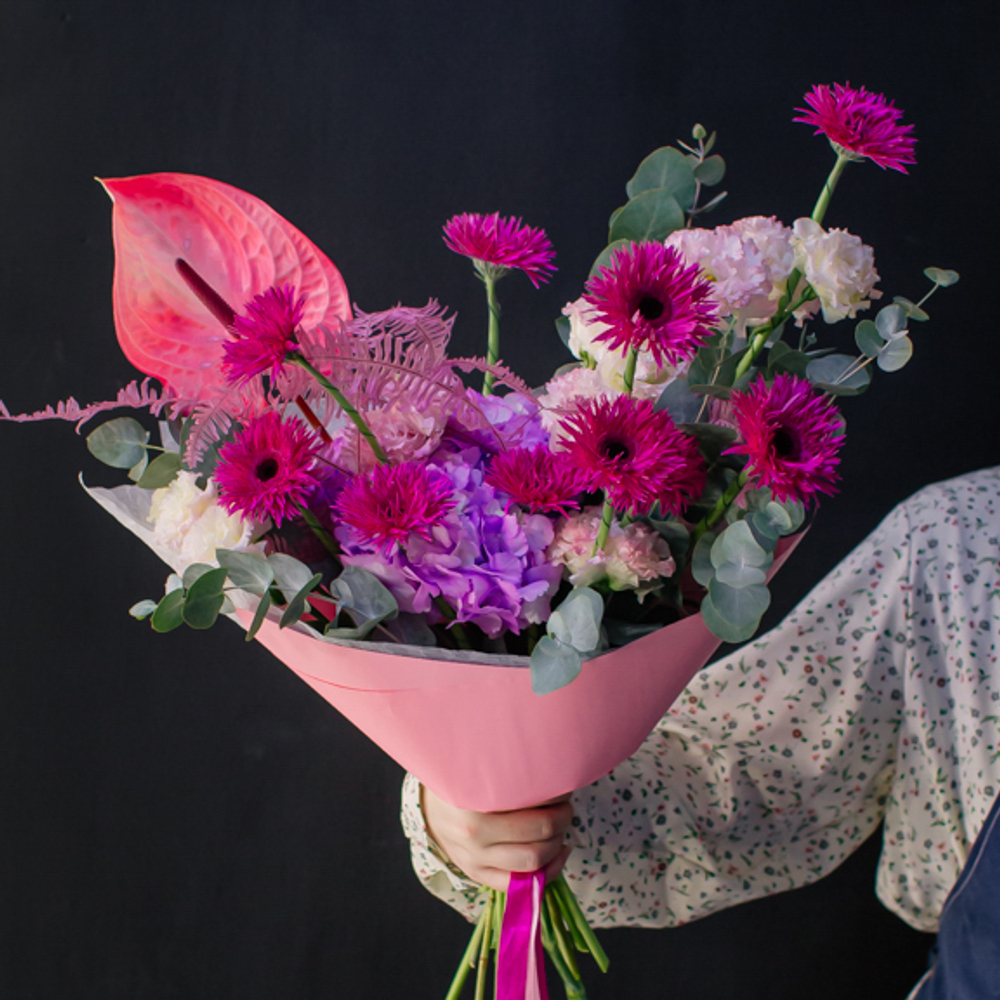 31. Стильный объемный букет с антуриумом