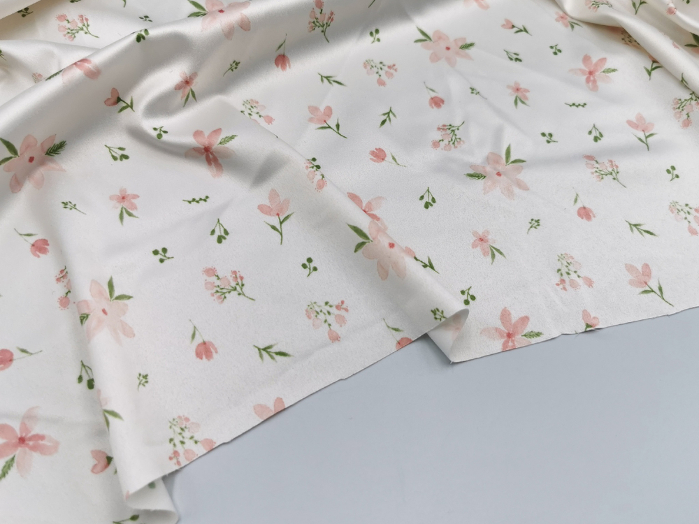 Эластичный бельевой атлас-стрейч, цветы на кремовом фоне, (Арт: ASP-002)