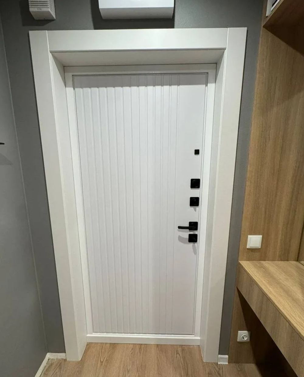 Вертикаль Белая гладкая без рисунка