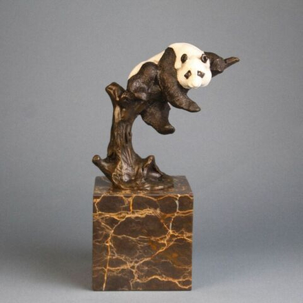 Винтаж: Кабинетная/бронзовая скульптура «Панда на ветке»