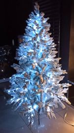 Заснеженная ель с гирляндой «Россо» холодный свет (Литая+пвх) 120 см / 1,2 м