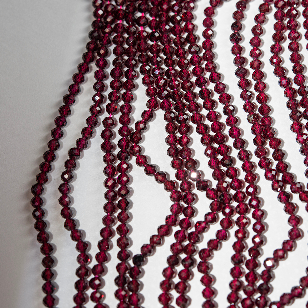 Гранат Пироп натуральный, 3,2мм, шар, микроогранка