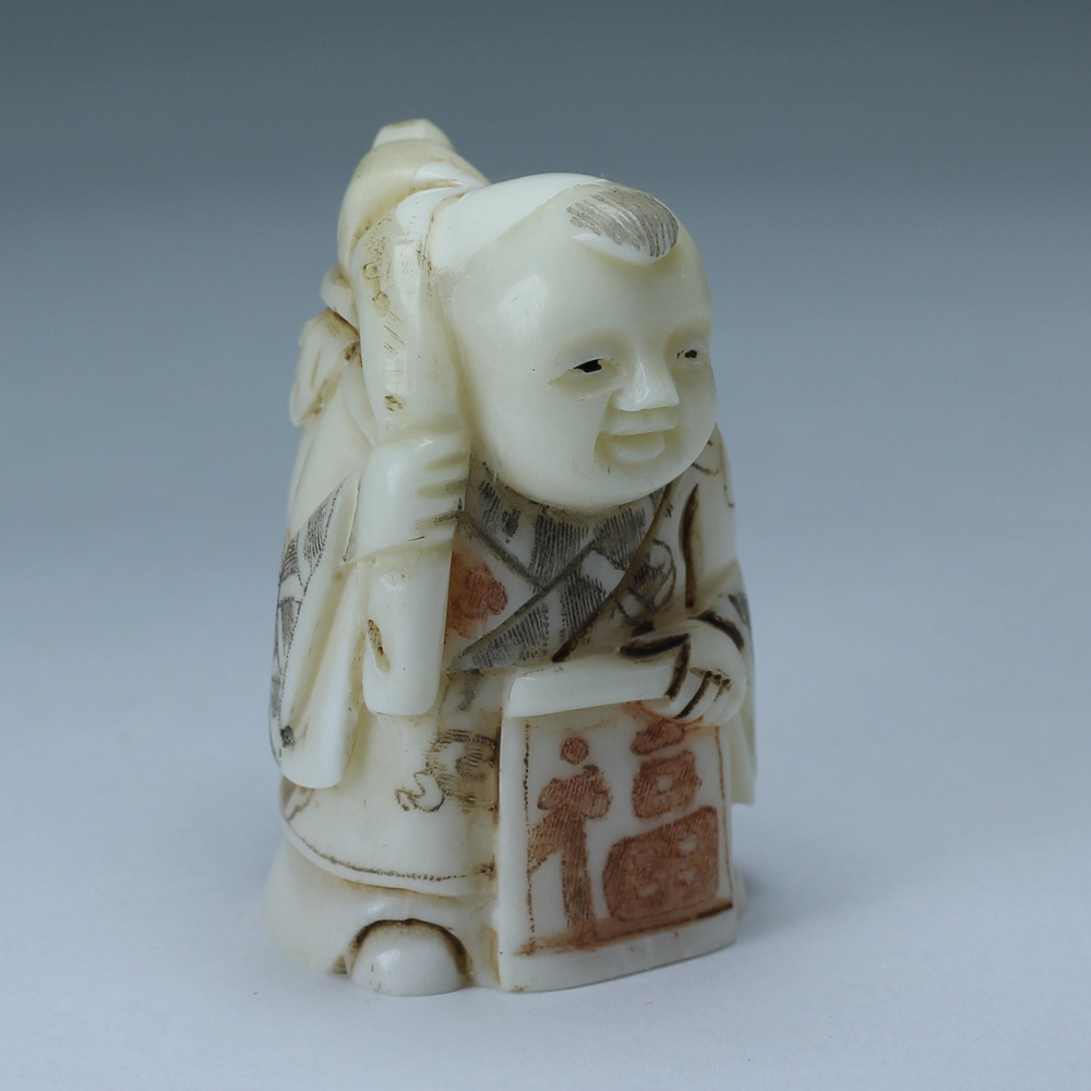 Нэцкэ Мальчик монах с мешком и иероглифом "счастье"