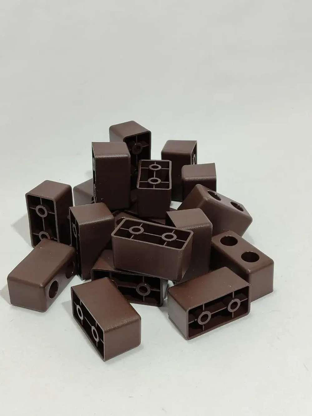 Пластиковые ножки для мебели дивана шкафа тумбочки стола