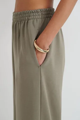 Широкие джоггеры без начеса с утяжкой цвета хаки
