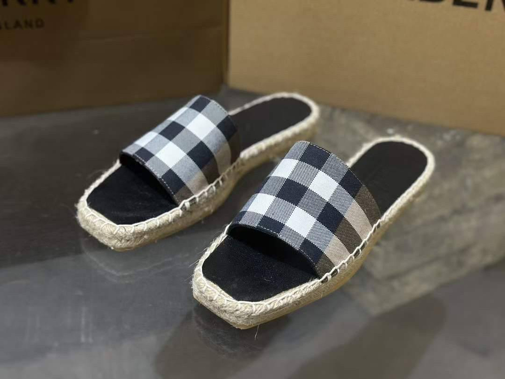 Шлепанцы Burberry