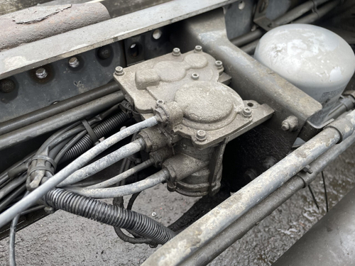 Кран управления тормозами прицепа