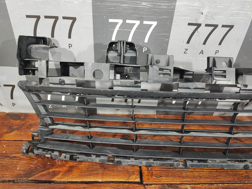 Решетка переднего бампера Renault Logan 2 12-18 Б/У Оригинал 622542439R