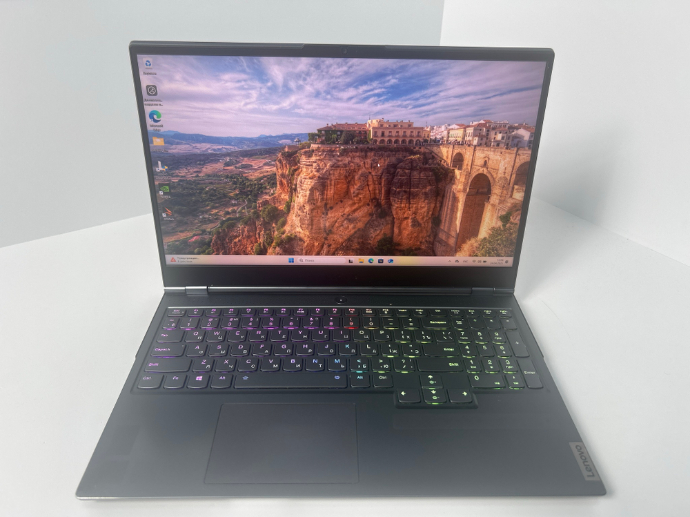 Ноутбук Lenovo Legion 7-15IMH05 (81YT005DRU) 15.6"/Intel Core i7-10750H/RAM 16GB/SSD 512GB/nVidia GeForce RTX 2060 6GB/1920*1080/IPS 144Hz/Windows 11/Подсветка кл-ры: RGB/Серый. Состояние: Уценка/царапина на матрице/потертости на тачпаде