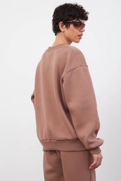 Утепленный свитшот цвета молочный шоколад