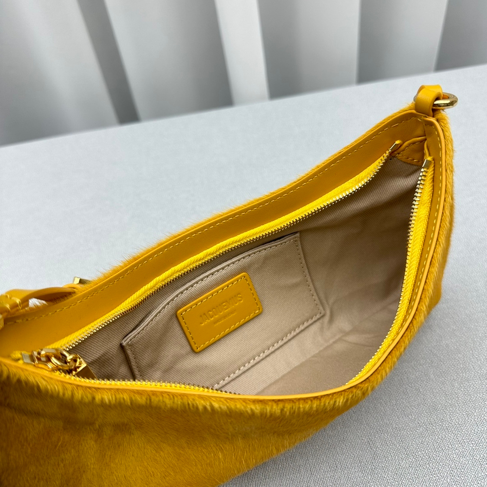 Jacquemus Le Bisou 27 cm