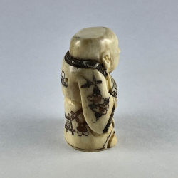 Статуэтка нэцкэ Мальчик Карако с священных карпом