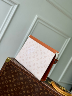 Louis Vuitton Pochette Voyage MM