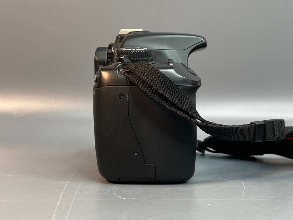 Canon 1100D Body 9.500 кадров