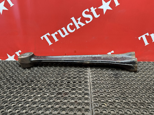 Тяга реактивная продольная левая