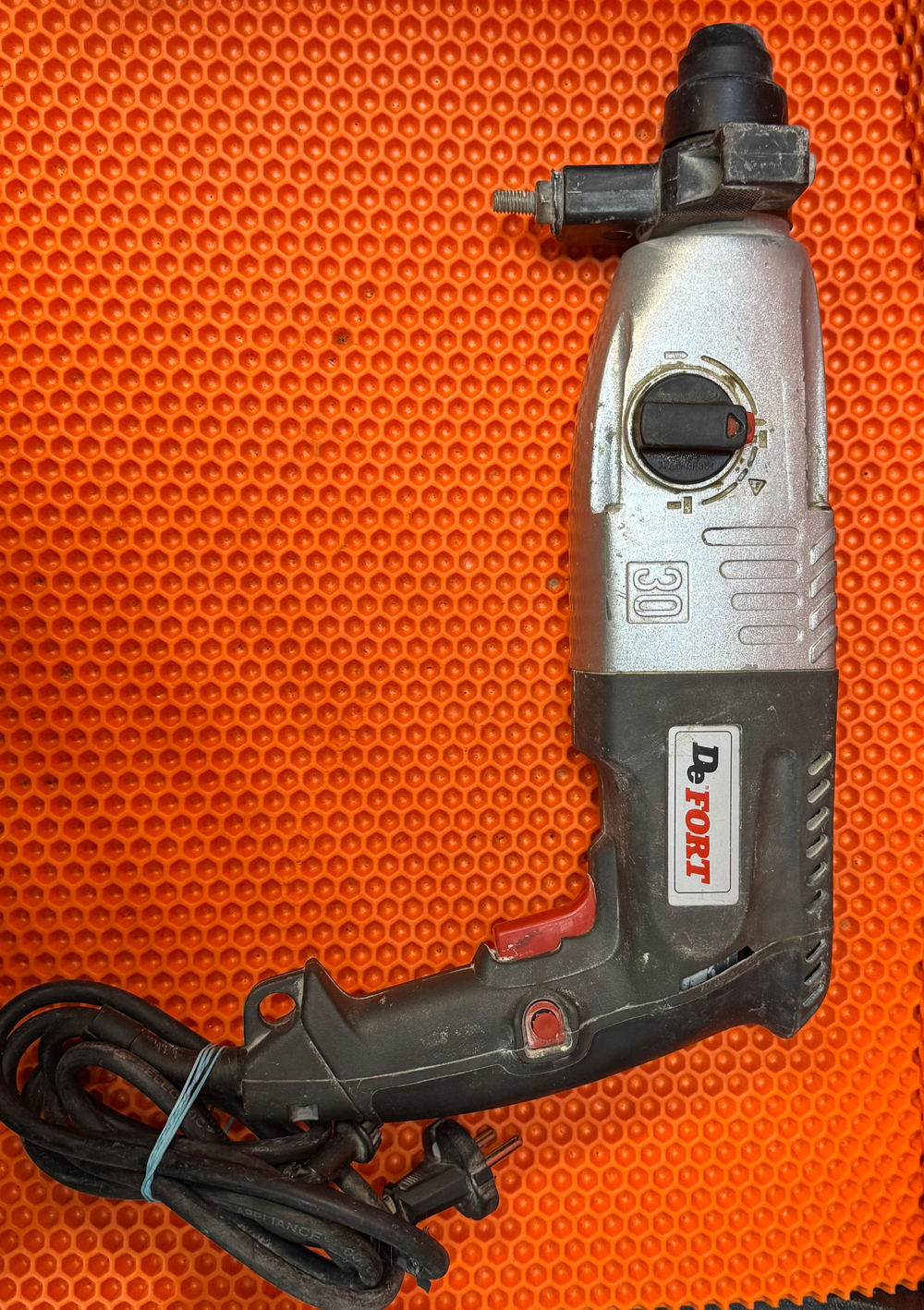 Перфоратор Defort drh-800n-k