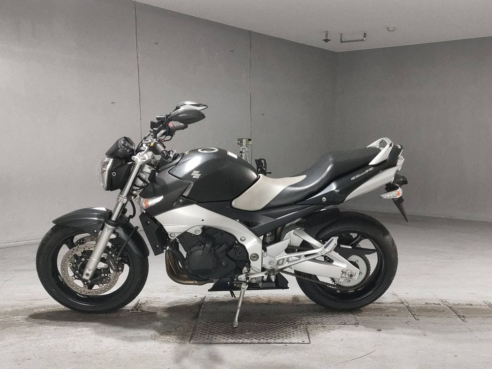 Suzuki GSR400 2006