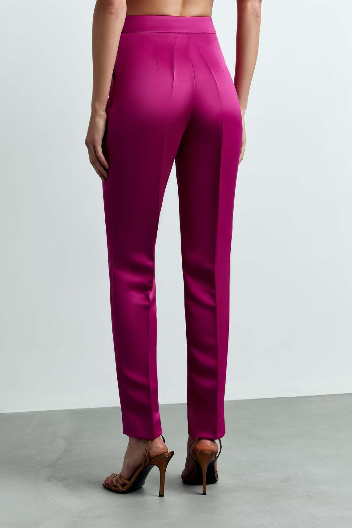 Брюки зауженные из атласа