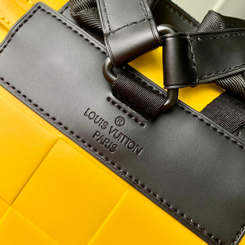Louis Vuitton Christopher MM