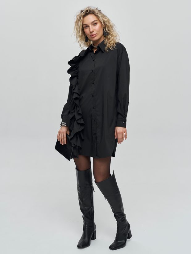 Платье-рубашка с воланом по плечу , черное