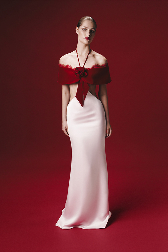 Платье макси из сатина и бархата с цветком