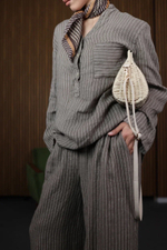 льняной костюм в полоску