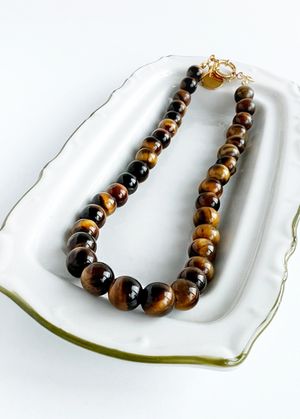 Колье Tiger из бусин камня